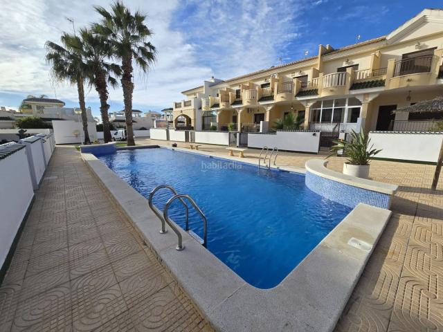 Casa adosada en venta en Rojales, Lo Marabú. Ciudad Quesada, Rojales, Chalet adosado de 90 m2, con 2 dormitorios, 1 baño, 1 aseo, piscina comunitaria, parking comunitario. Casas adosadas.
