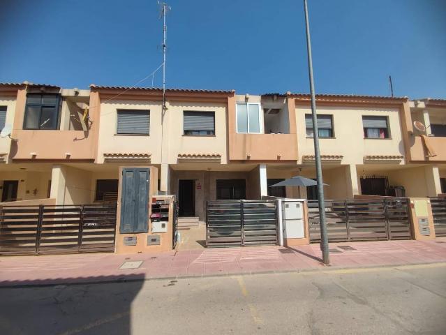 Casa adosada en Venta en Roldán