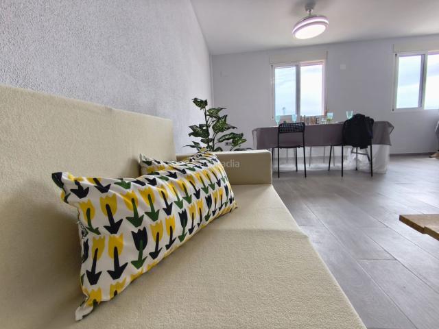 Casa adosada en venta en Romana la. UN TRIPLEX DIFERENTE EN LA ROMANA LUZ, AMPLITUD Y UNA REFORMA PENSADA PARA DISFRUTAR LA VIDA SIN PRISAS. Casas adosadas Romana.