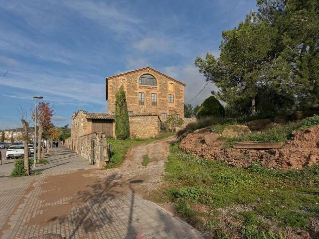 Casa adosada en venta en ronda Sant Pere, Santpedor, de 2.400 m² 9 habitaciones por 618.190
