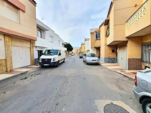 Casa adosada en Venta en Roquetas Pueblo