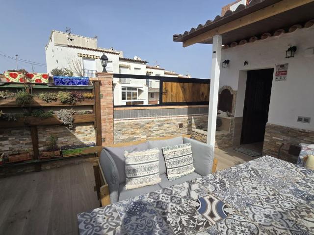 Casa adosada en venta en Roses, Puig Rom Canyelles Almadrava Costa Brava. Casa adosada reformada en venta en Roses, junto al Parque Natural. Casas adosadas.
