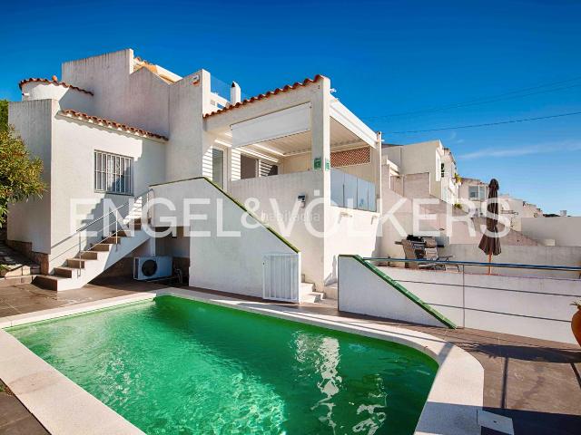 Casa adosada en venta en Roses, Puig Rom Canyelles Almadrava Costa Brava. Casa adosada renovada con vistas al mar y licencia turística en Canyelles Petites. Casas adosadas.