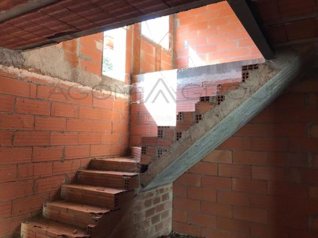 Casa adosada en venta en Rosselló. CASA ADOSADA EN ROSSELLÓ GRAN OPORTUNIDAD DE INVERSIÓN Y PERSONALIZACIÓN. Casas adosadas.