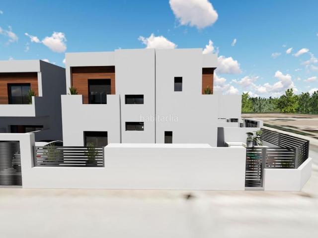 Casa adosada en venta en Rafal. ESTUPENDA PROMOCIÓN DE 10 VIVIENDAS DE OBRA NUEVA EN RAFAL CON ACABADOS DE LUJO. Casas adosadas.