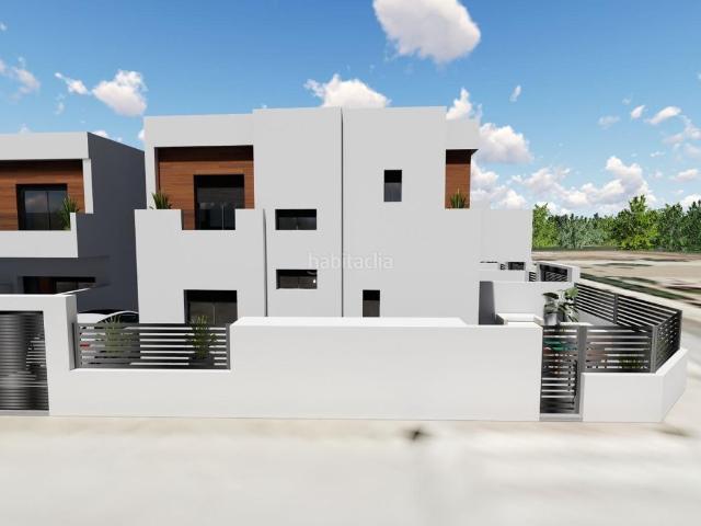 Casa adosada en venta en Rafal. ESTUPENDA PROMOCIÓN DE 10 VIVIENDAS DE OBRA NUEVA EN RAFAL CON ACABADOS DE LUJO. Casas adosadas.