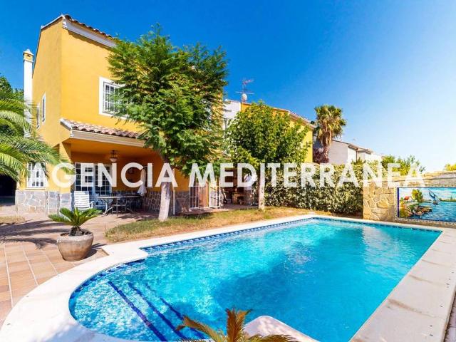 Casa adosada en Venta en Rascanya