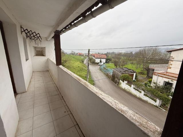 Casa adosada en venta en Rasines. Casa de piedra en Rasines amplitud, encanto y un gran potencial. Casas adosadas.