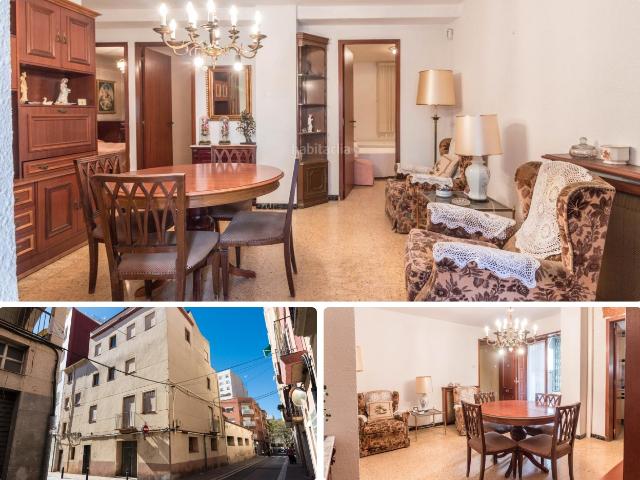 Casa adosada en venta en Reus, Centre. Casa en el centro de Reus. Casas adosadas.