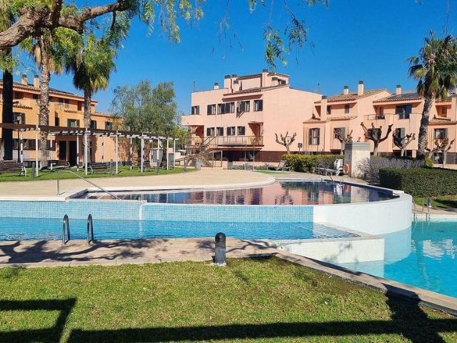 Casa adosada en venta en Reus, de 320 m² 5 habitaciones por 435.000