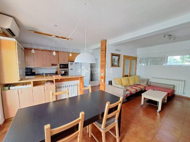Casa adosada en Venta en Reyes