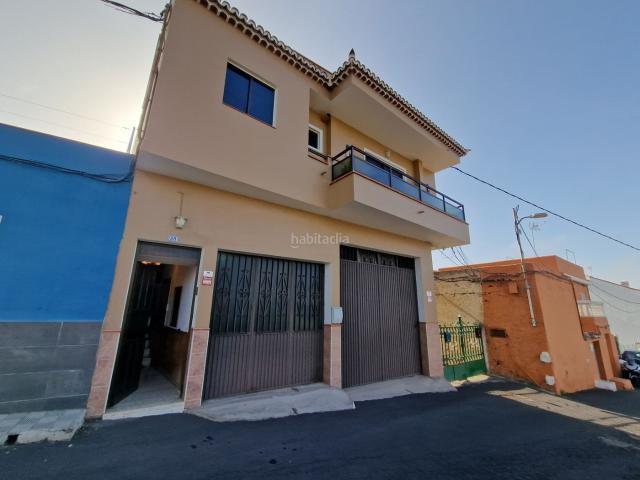 Casa adosada en venta en Realejos Los, Palo Blanco. Si buscas casa grande en Los Realejos, tienes que ver esto. Casas adosadas Realejos.