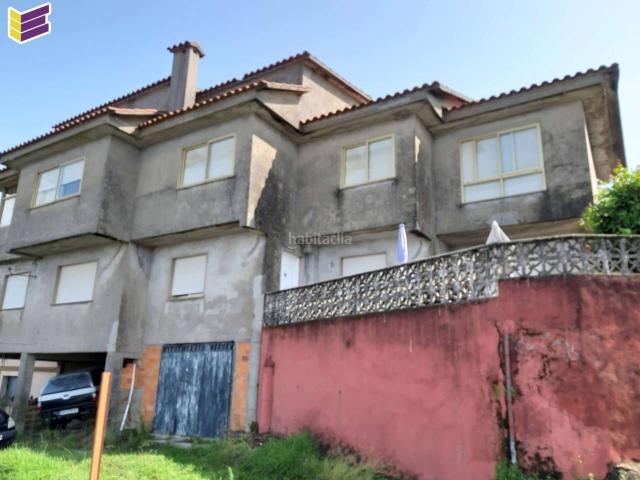 Casa adosada en venta en Redondela. Vivienda en planta superior de una casa en Trasmañó. Casas adosadas.