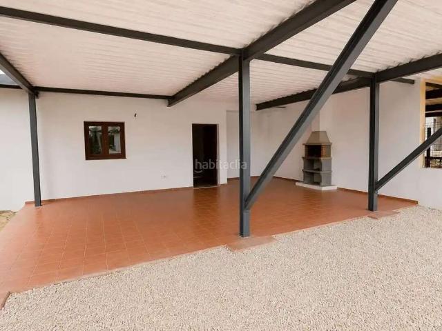 Casa adosada en venta en Relleu. Vivienda pareada a estrenar en Muscaret, Relleu, con jardín privado y amplio sótano. Casas adosadas.