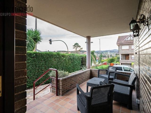 Casa adosada en venta en Reocín. Chalet adosado en esquina con vistas panorámicas en Puente San Miguel. Casas adosadas.