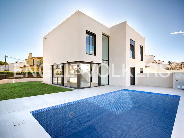 Casa adosada en Venta en Requesens