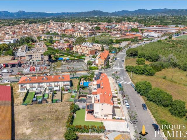 Casa adosada en Venta en Riudoms