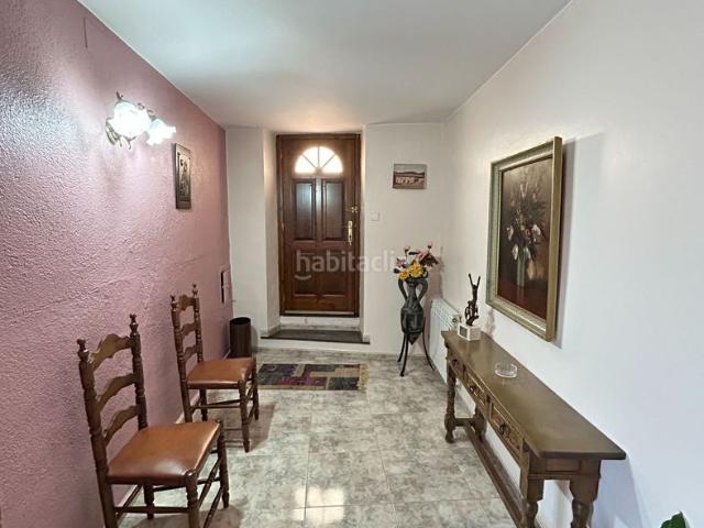 Casa adosada en venta en Riudarenes. Casa adosada con patio, garaje y solárium en una zona muy tranquila de Riudarenes. Casas adosadas.