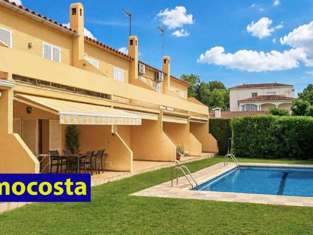 Casa adosada en Venta en Riells
