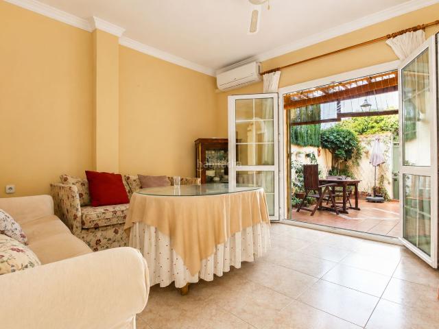 Casa adosada en venta en Rincón de la Victoria, La Cala del Moral. Luminoso adosado con encanto andaluz y jardin privado. Casas adosadas Rincón de la.