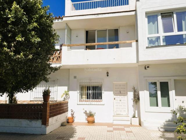 Casa adosada en venta en Rincón de la Victoria, La Cala del Moral. Precioso chalet adosado en primera línea de playa en La Cala del Moral!. Casas adosadas Rincón de la.