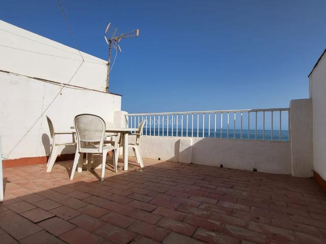 Casa adosada en venta en Rincón de la Victoria, Playa del Rincón. A la VENTA Chalet Adosado se ubica en PRIMERA LINEA DE PLAYA en La Cala del Moral. Casas adosadas Rincón de la.