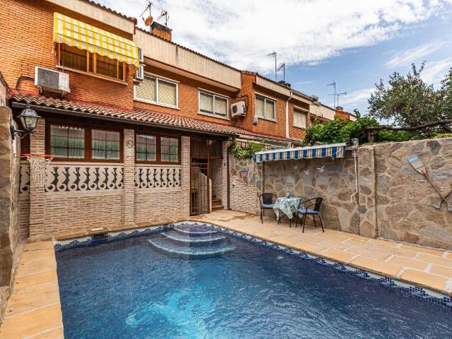 Casa adosada en Venta en Rinconada