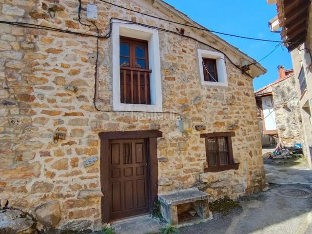 Casa adosada en venta en Rionansa. Oportunidad de inversión en San Sebastián de Garabandal! Ponemos a la venta esta casa adosada situada en el corazón de San Sebasti. Casas adosadas.
