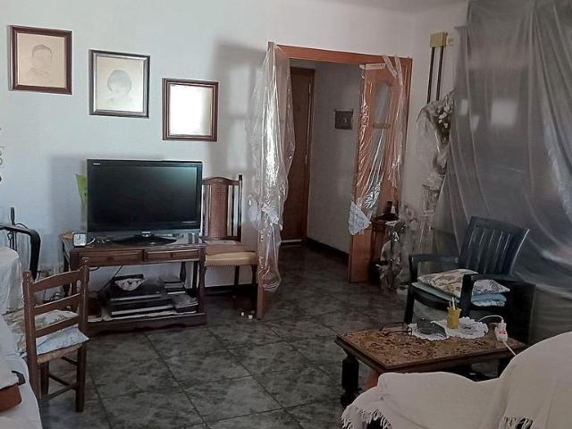 Casa adosada en venta en Ripollet, de 248 m² 8 habitaciones por 45.000