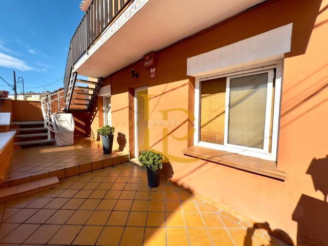 Casa en venta en Rubí, Ca n´Oriol. BONITA CASA EN PLANTA BAJA DE TRE HABITACIONES CON DOS TERRAZAS Y TRASTEROS. Casas.