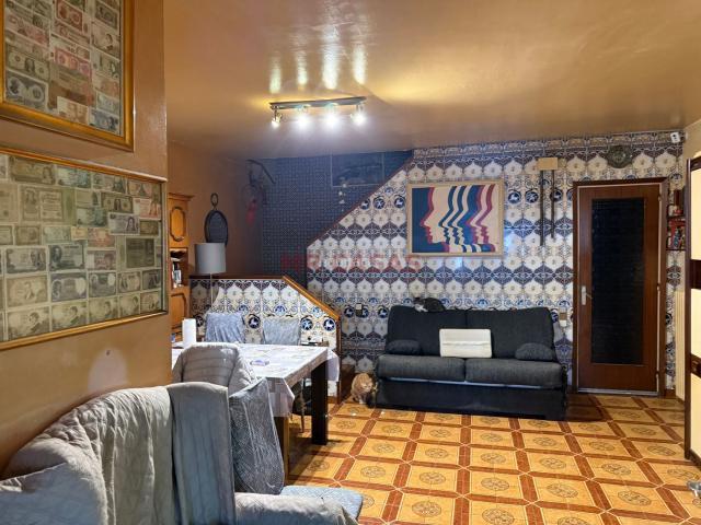 Casa adosada en venta en Rubí, Centre. CASA CON MUCHAS POSIBILIDADES. Casas adosadas.