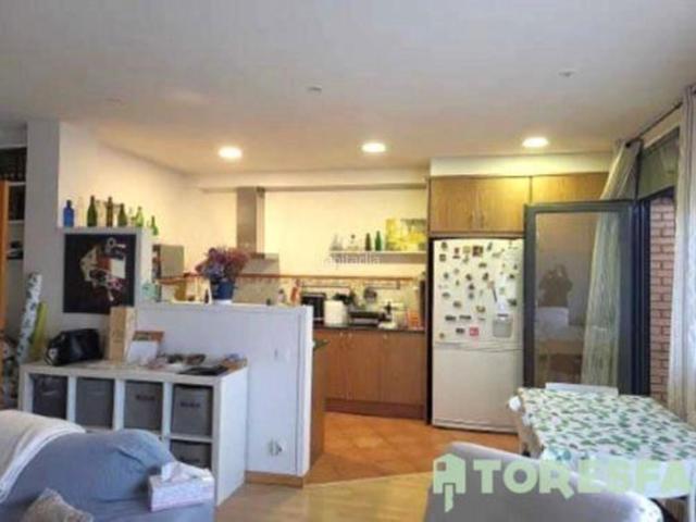 Casa adosada en venta en Rubí, Centre. Acogedora Piso De Dos Dormitorios Con Balcón En Rubí. Casas adosadas.