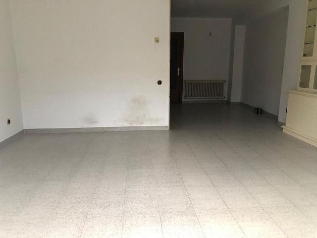 Casa adosada en venta en Rubí, de 124 m² 4 habitaciones por 494.000
