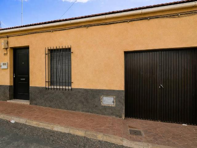 Casa adosada en Venta en Totana