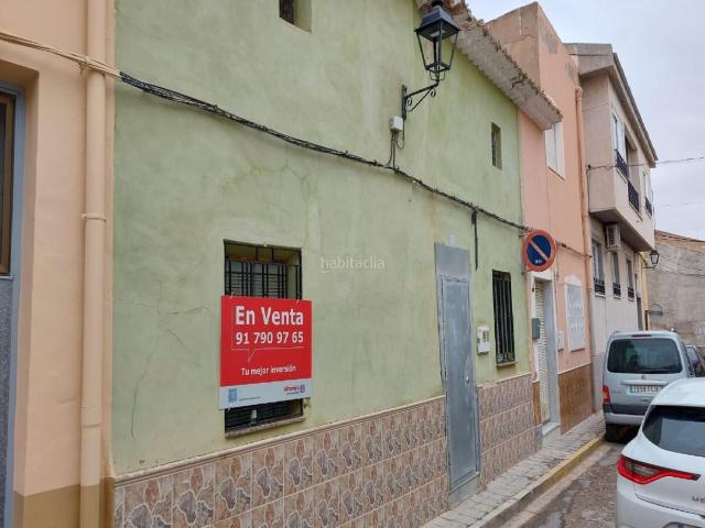 Casa adosada en venta en Tobarra. En venta estupenda casa adosada a reformar en Tobarra, Albacete. Casas adosadas.