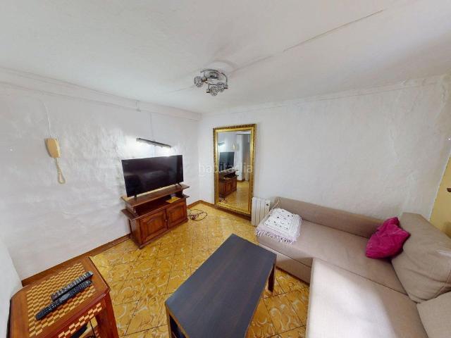 Casa adosada en venta en Tolox. Casa de 3 plantas con terraza y vistas a la montaña en el corazón de Tolox ¡Solo 89.900!. Casas adosadas.