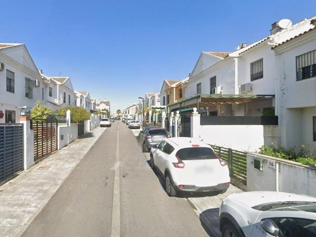 Casa adosada en venta en Tomares, Aljamar. Vivienda unifamiliar en Tomares, Sevilla. Activo inmobiliario SIN POSESIÓN, NO SE PUEDE VISITAR. Casas adosadas.