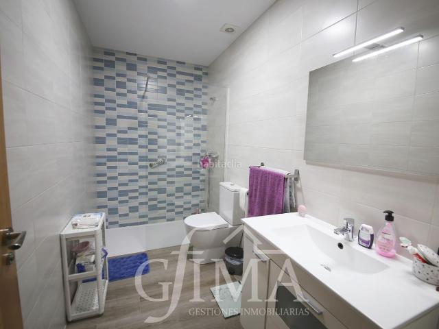 Casa adosada en venta en Tomelloso. Adosado en COasis 4 habitaciones y 3 baños. Casas adosadas.