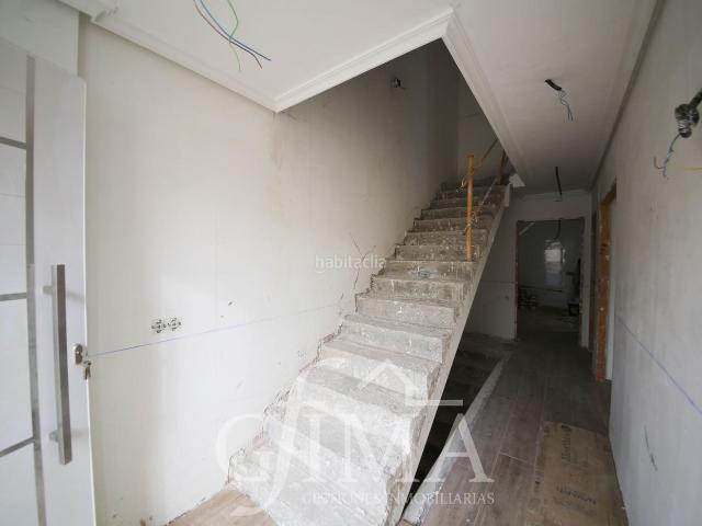 Casa adosada en venta en Tomelloso. Casa a estrenar con 3 dormitorios y 2 baños en urbanización privada. Casas adosadas.