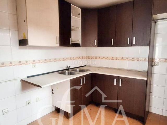 Casa adosada en venta en Tomelloso. Casa adosada en venta con 3 dormitorios en urbanización privada. Casas adosadas.