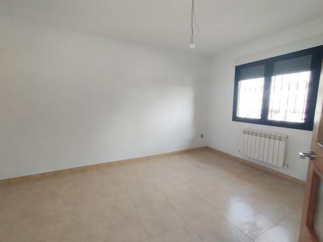 Casa adosada en venta en Tomelloso. Casa adosada en venta en Calle Victoria, Tomelloso. Casas adosadas.