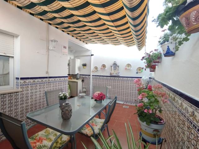 Casa adosada en venta en Tomelloso. Casa adosada en venta en Calle Alcalde Ramón González Martínez, Tomelloso. Casas adosadas.