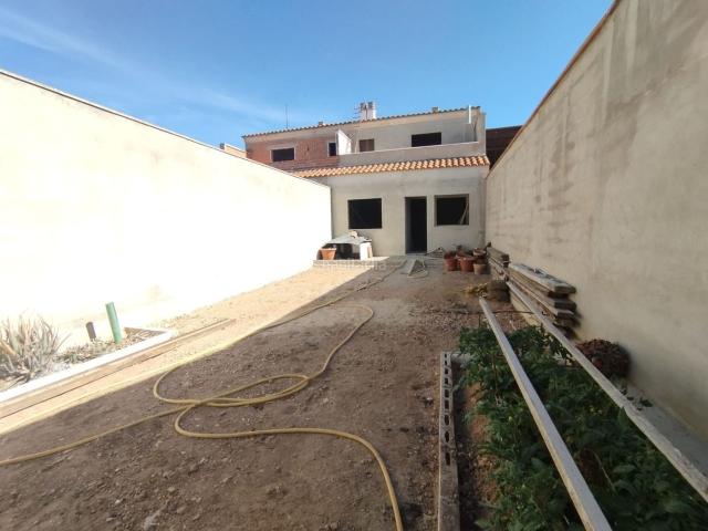 Casa adosada en venta en Tomelloso. Casa adosada en venta en Calle Cirilo Villena, Tomelloso. Casas adosadas.