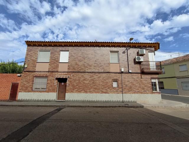 Casa adosada en venta en Tomelloso. CASA ADOSADA EN CALLE JOAQUIN COSTA EN TOMELLOSO. Casas adosadas.
