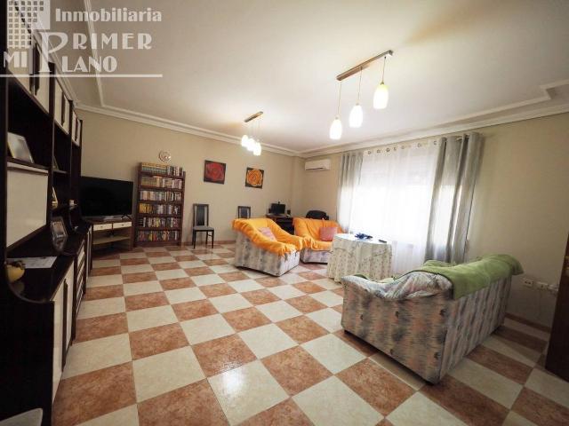 Casa adosada en Venta en Tomelloso