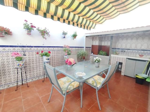 Casa adosada en Venta en Tomelloso