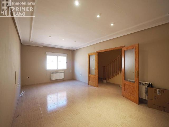 Casa adosada en Venta en Tomelloso