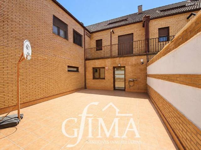 Casa adosada en Venta en Tomelloso