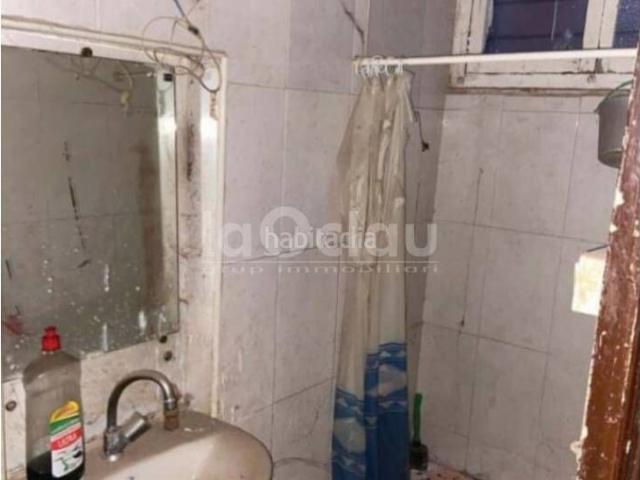 Casa adosada en venta en Tona. Edificio para rehabilitación de tres piso. Casas adosadas.
