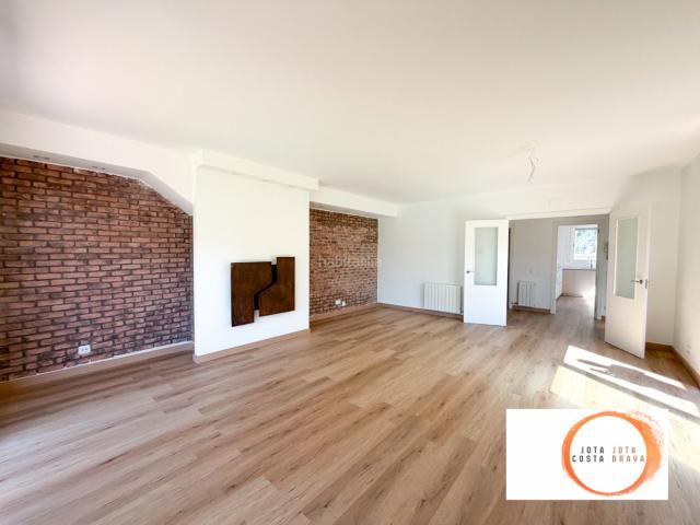 Casa adosada en venta en Tordera, Tordera. CASA ADOSADA CON PISCINA DE 4 HABITACIONES REFORMADA EN TORDERA. Casas adosadas.